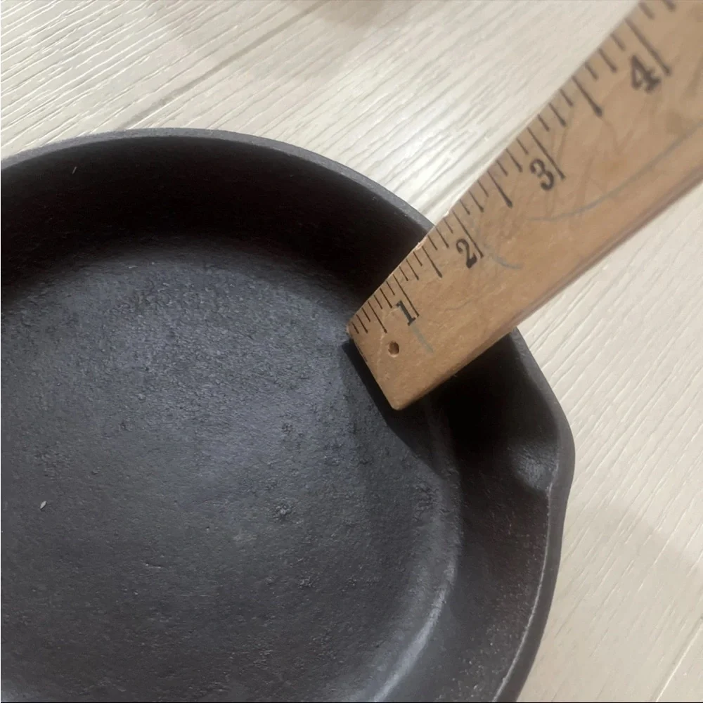 Vintage Lodge #3 4D Cast Iron Skillet 6” Double Pour Spouts 3 Knotched
